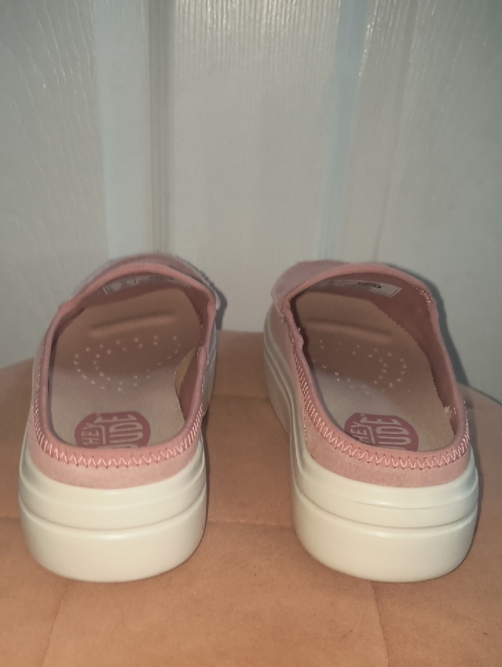HeyDude Austin Lift Classic Rosette Pink Suede Slip-On Loafers Size 6 NWOB - Picture 7 of 8